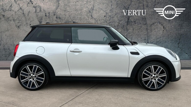 MINI Hatchback 1.5 Cooper Exclusive Premium 3dr Petrol Hatchback